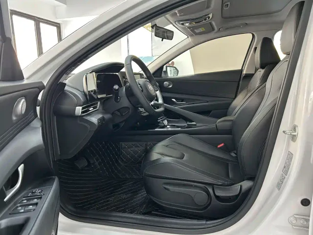 Hyundai Elantra — Фото автомобиля 10
