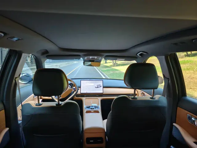 Geely Galaxy Starship 7 EM-i — Фото автомобиля 13