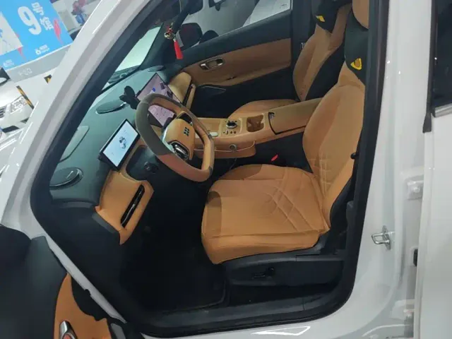 Geely Galaxy Starship 7 EM-i — Фото автомобиля 14