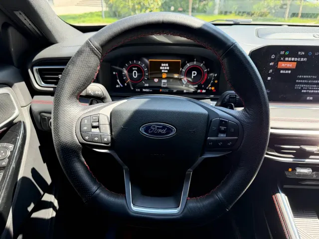Ford Explorer — Фото автомобиля 18