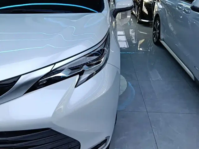Toyota Sienna — Фото автомобиля 23