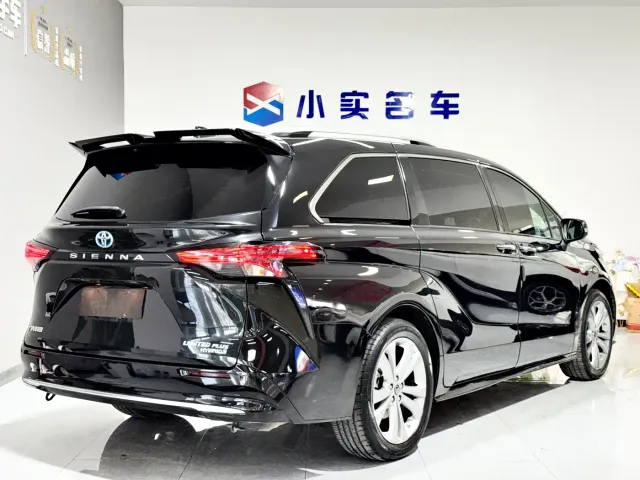 Toyota Sienna — Фото автомобиля 7