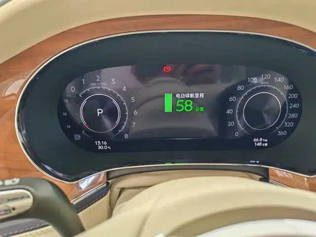 Bentley Flying Spur — Фото автомобиля 4