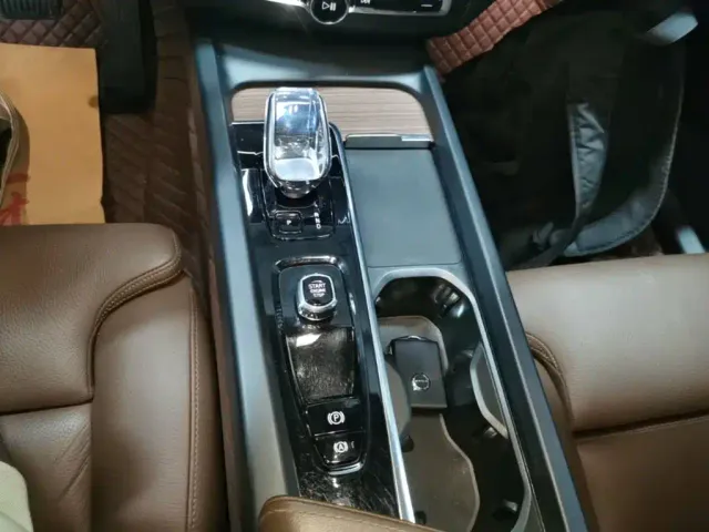 Volvo XC60 — Фото автомобиля 13