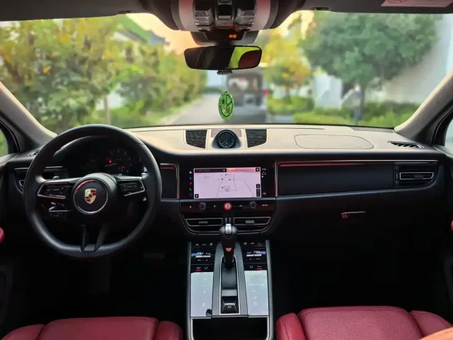 Porsche Macan — Фото автомобиля 6