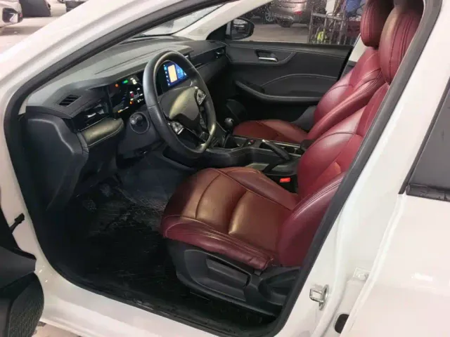 Roewe i5 — Фото автомобиля 14