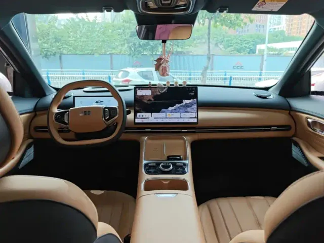 Geely Galaxy Starship 7 EM-i — Фото автомобиля 5