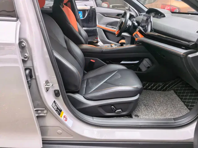 Changan Changan UNI-V 2022 1.5T Premium Model — Фото автомобиля 10