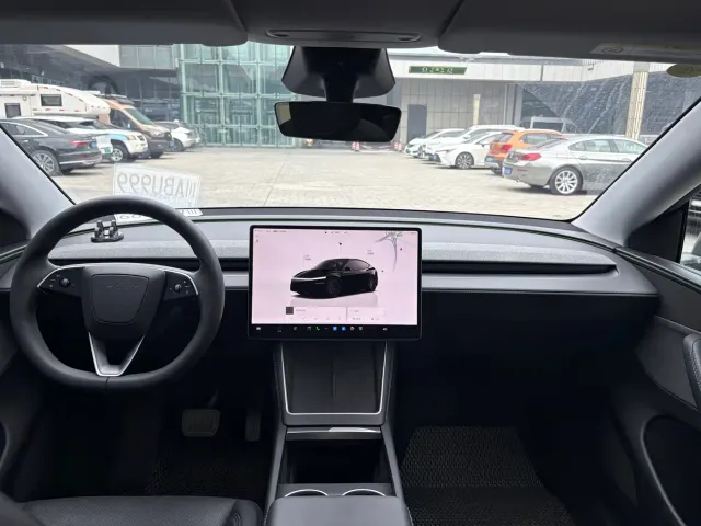Tesla Model Y — Фото автомобиля 6