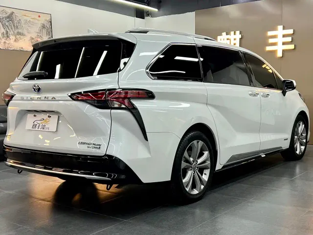 Toyota Sienna — Фото автомобиля 19