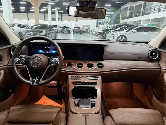 Mercedes-Benz E-Class — Фото автомобиля 7