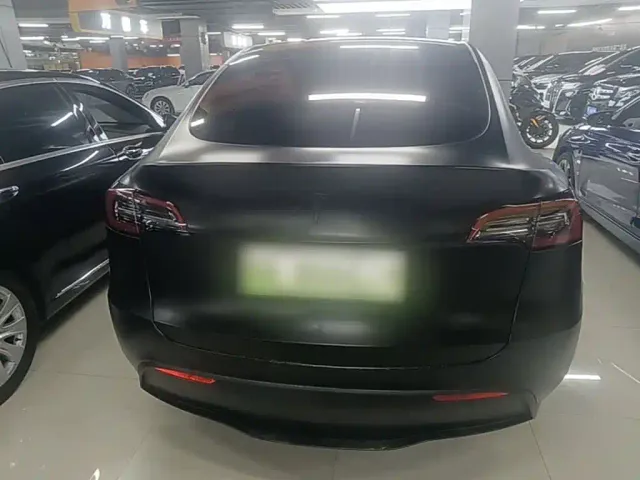 Tesla Model Y — Фото автомобиля 5