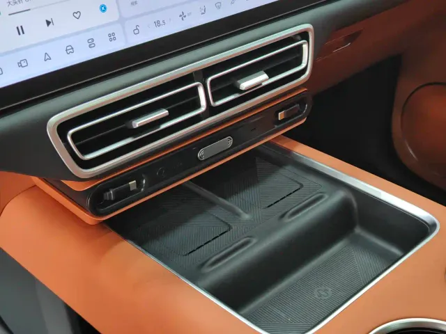 Li Auto L7 — Фото автомобиля 6