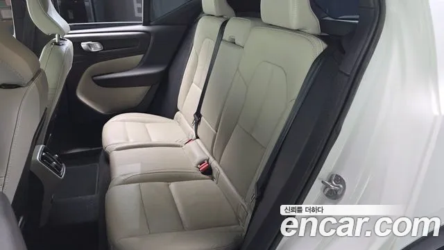 Volvo XC40 — Фото автомобиля 26