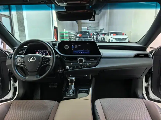 Lexus ES — Фото автомобиля 9