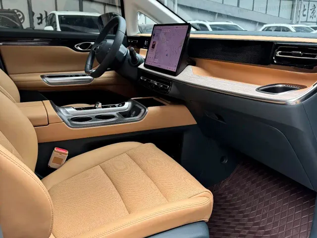 GAC Trumpchi E8 — Фото автомобиля 8
