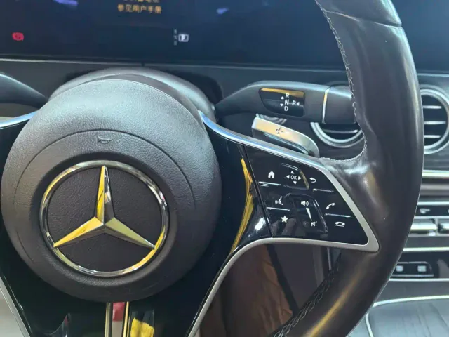 Mercedes-Benz E-Class — Фото автомобиля 12