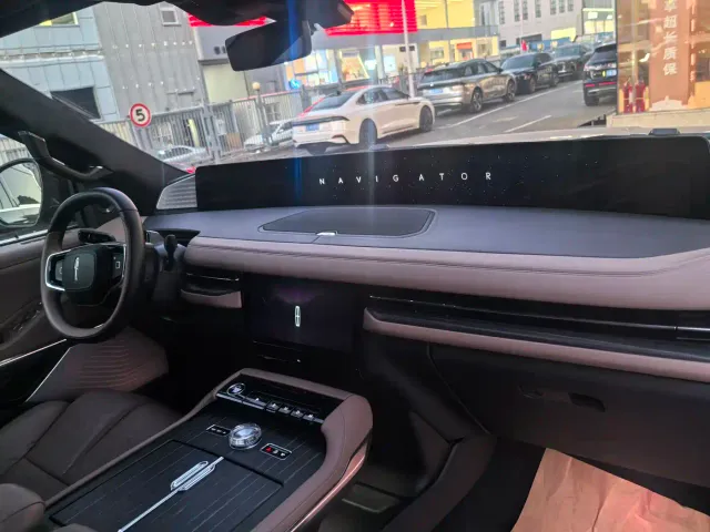 Lincoln Navigator — Фото автомобиля 6
