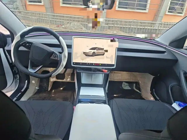 Tesla Model 3 — Фото автомобиля 5