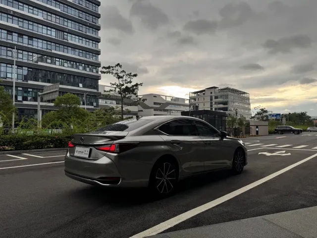 Lexus ES — Фото автомобиля 10