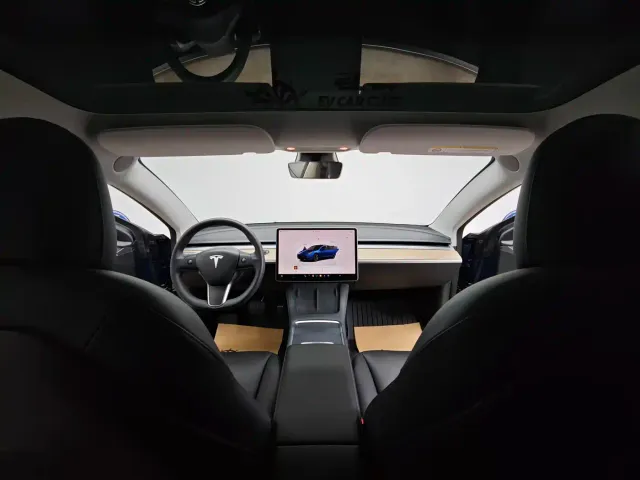 Tesla Model 3 — Фото автомобиля 13