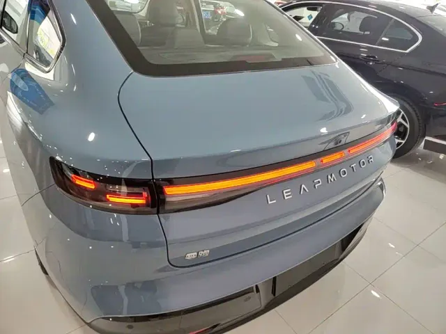 Leapmotor B01 — Фото автомобиля 5