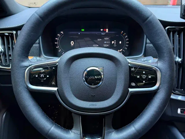 Volvo S90 — Фото автомобиля 12