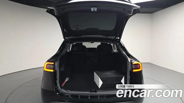 Tesla Model Y — Фото автомобиля 26