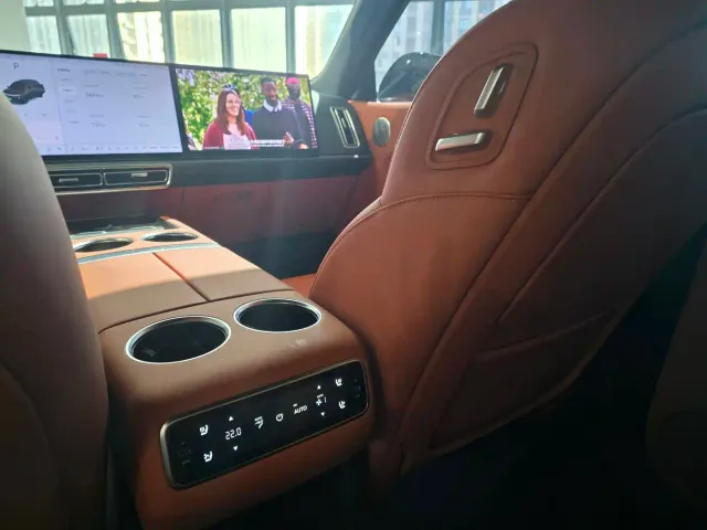 Li Auto L8 — Фото автомобиля 7