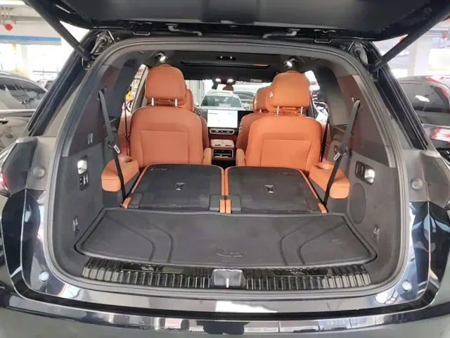 Li Auto L8 — Фото автомобиля 18