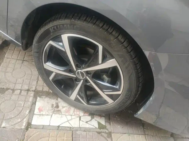 Roewe i5 — Фото автомобиля 6