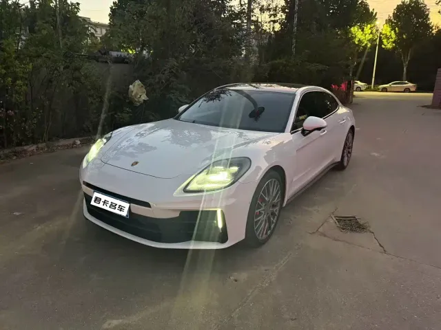 Porsche Panamera — Фото автомобиля 3