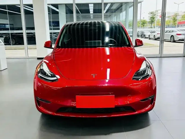 Tesla Model Y — Фото автомобиля 2