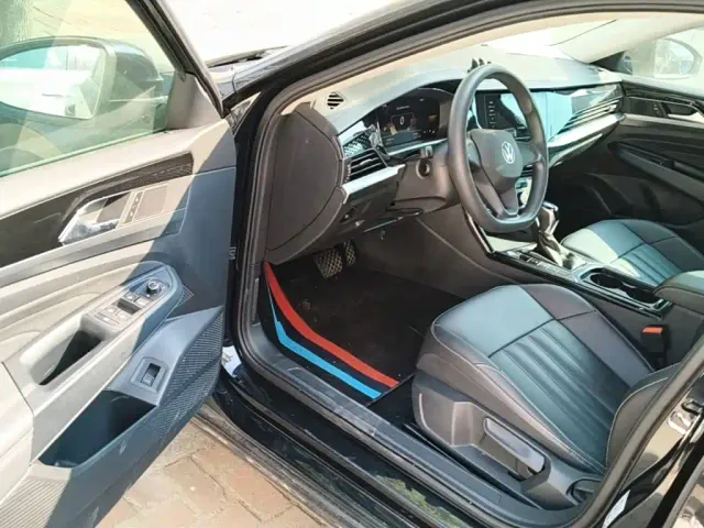 Volkswagen Passat — Фото автомобиля 15