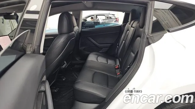 Tesla Model 3 — Фото автомобиля 16