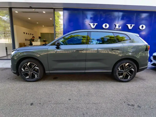 Volvo XC70 Plug-in Hybrid — Фото автомобиля 4