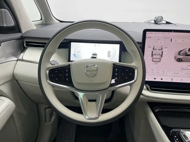 Volvo EM90 — Фото автомобиля 12