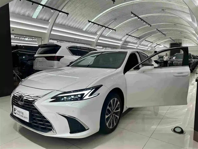Lexus ES — Фото автомобиля 5