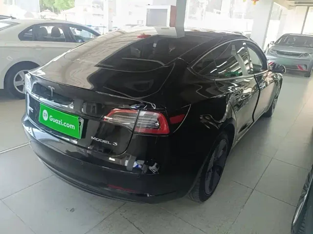 Tesla Model 3 — Фото автомобиля 6
