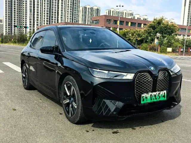 BMW iX — Фото автомобиля 2