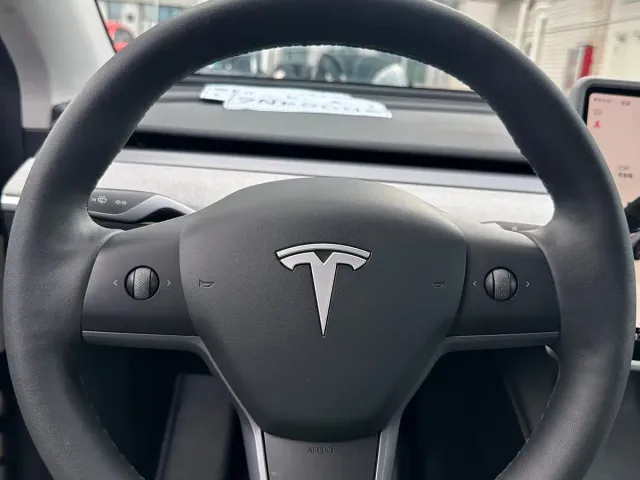 Tesla Model Y — Фото автомобиля 14