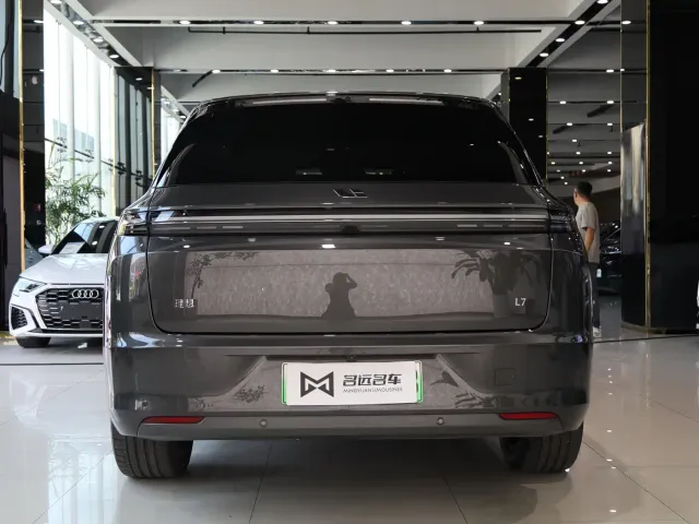 Li Auto L7 — Фото автомобиля 16