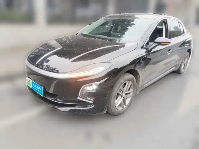 Фотография автомобиля — Hongqi E-QM5