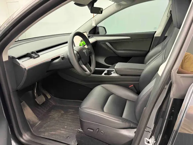 Tesla Model Y — Фото автомобиля 4