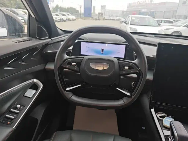 Geely Boyue — Фото автомобиля 10