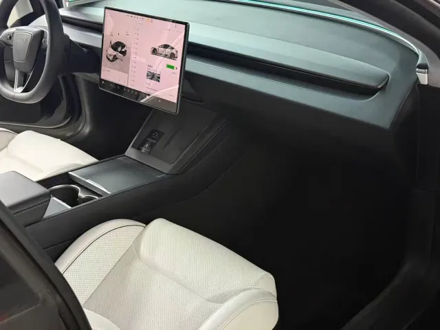 Tesla Model 3 — Фото автомобиля 5
