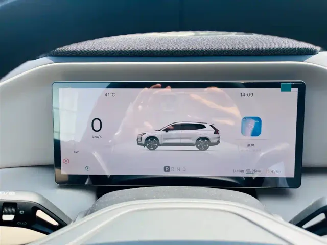 Volvo XC70 Plug-in Hybrid — Фото автомобиля 16