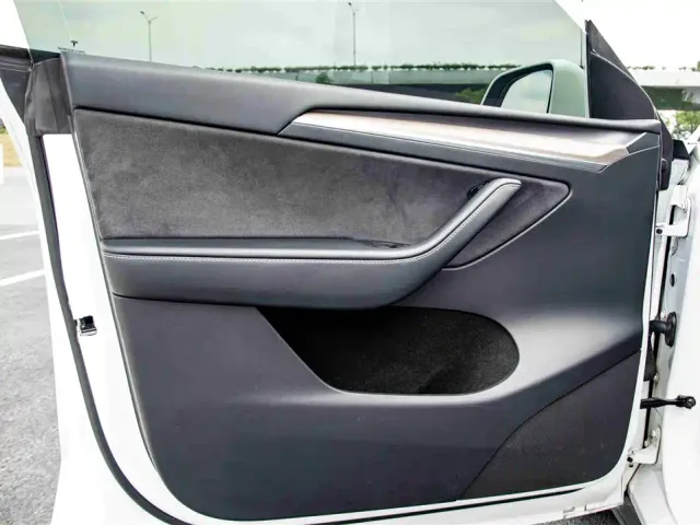 Tesla Model Y — Фото автомобиля 13
