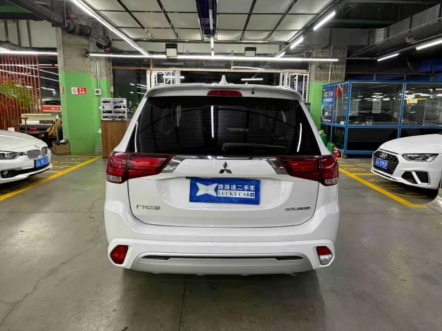 Mitsubishi Outlander — Фото автомобиля 6