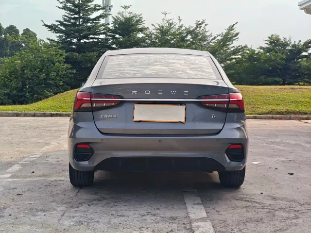 Roewe i5 — Фото автомобиля 6